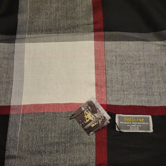New Celtic Ore Wrap Scarf - Picture 4 of 13